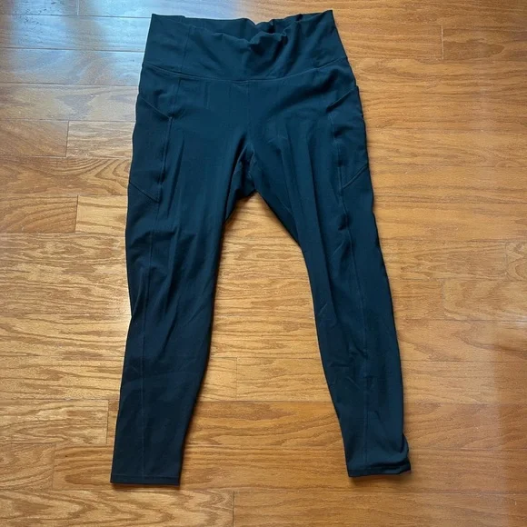 Fabletics Black Oasis Pureluxe High-Waisted Leggings with Pockets - Picture 2 of 6